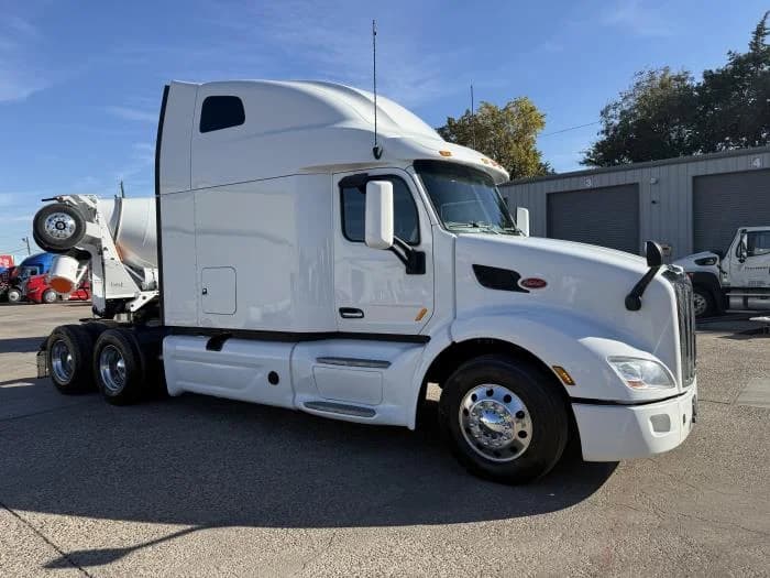 2022 Peterbilt 579 in Dallas, TX — photo 26