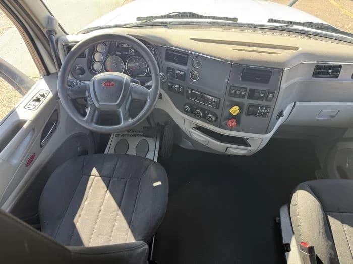 2022 Peterbilt 579 in Dallas, TX — photo 14