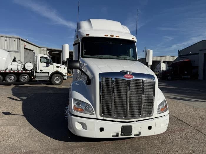 2022 Peterbilt 579 in Dallas, TX — photo 22