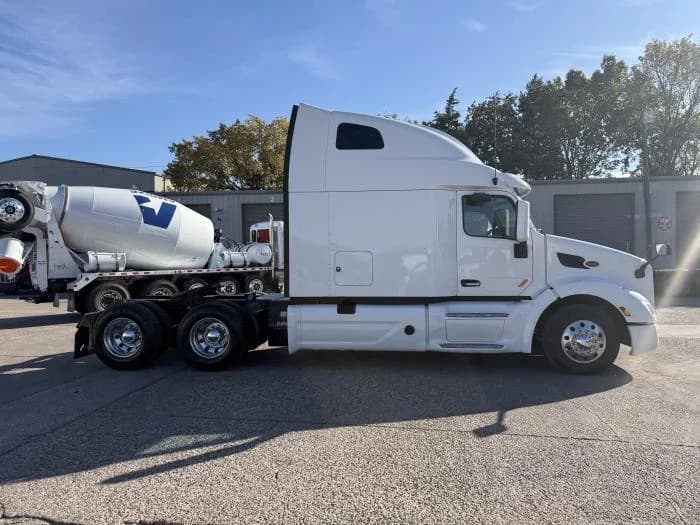 2022 Peterbilt 579 in Dallas, TX — photo 30