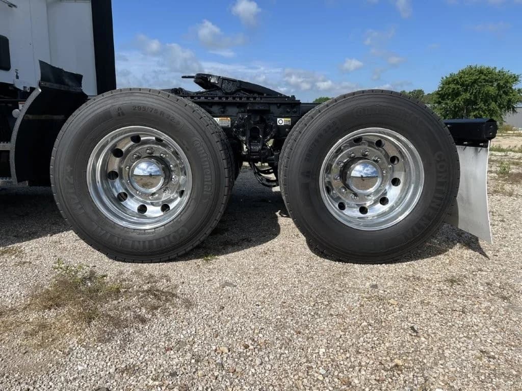 2021 Peterbilt 579 in Greensboro, NC — photo 6