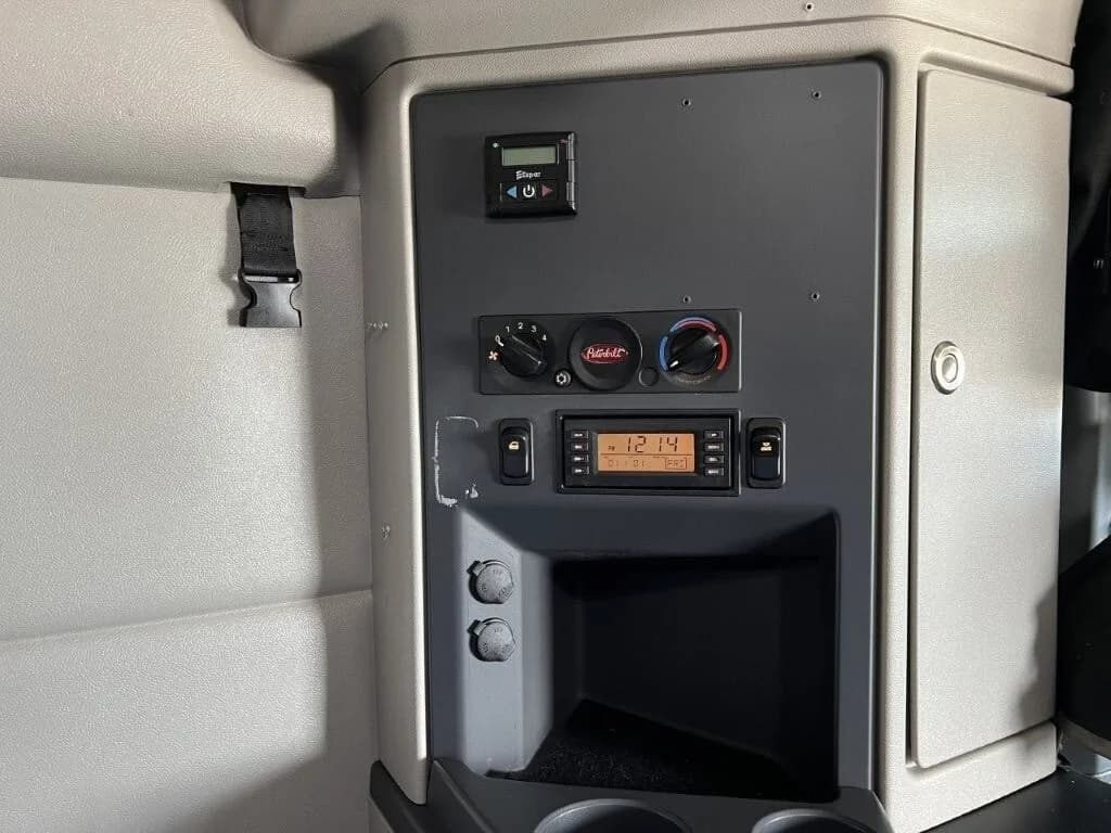 2021 Peterbilt 579 in Greensboro, NC — photo 13