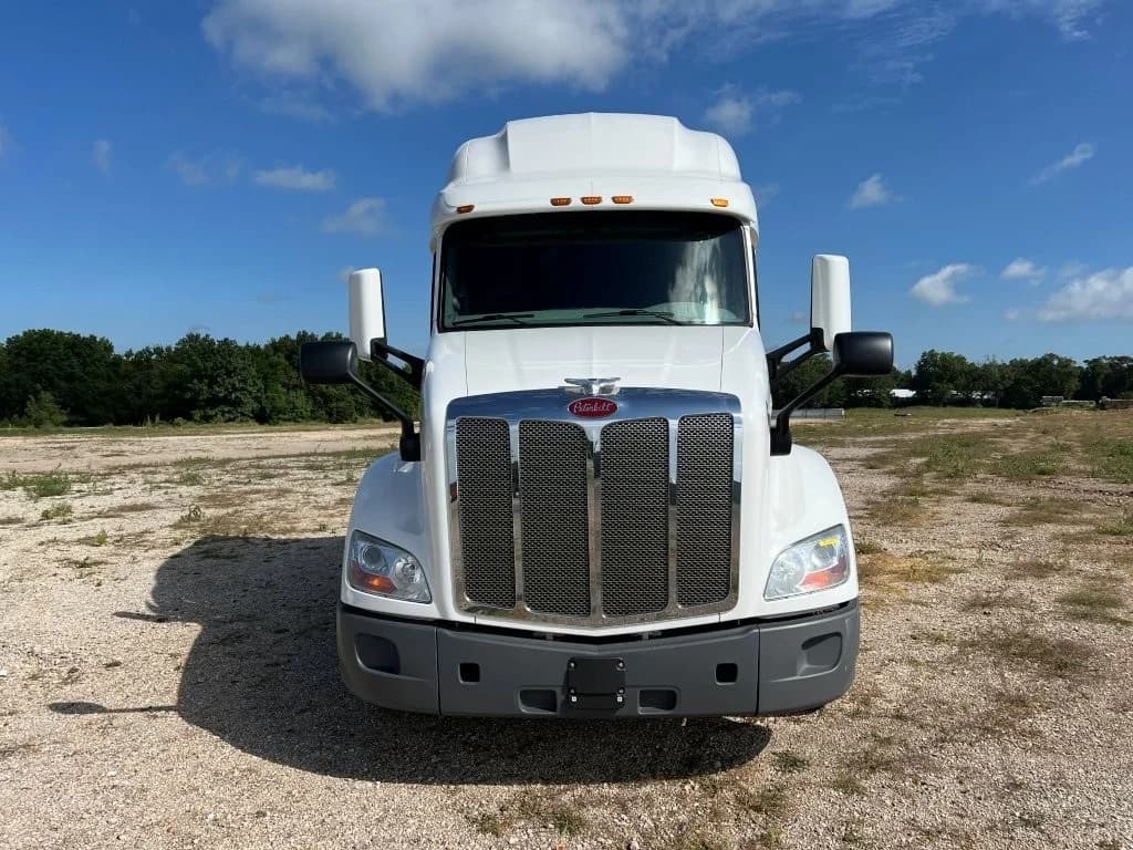 2021 Peterbilt 579 in Greensboro, NC — photo 5
