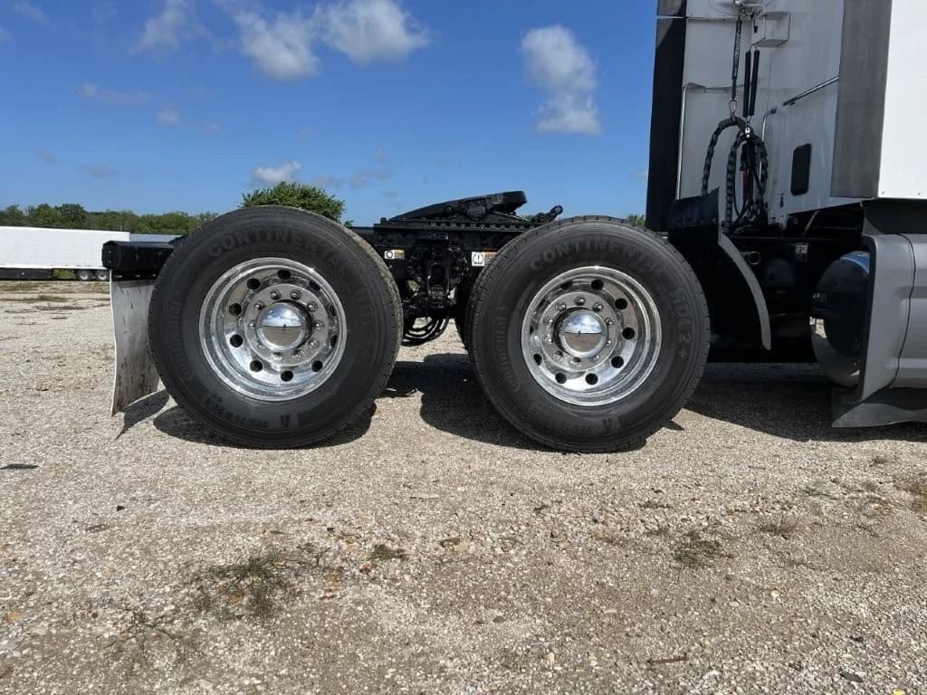 2021 Peterbilt 579 in Greensboro, NC — photo 8
