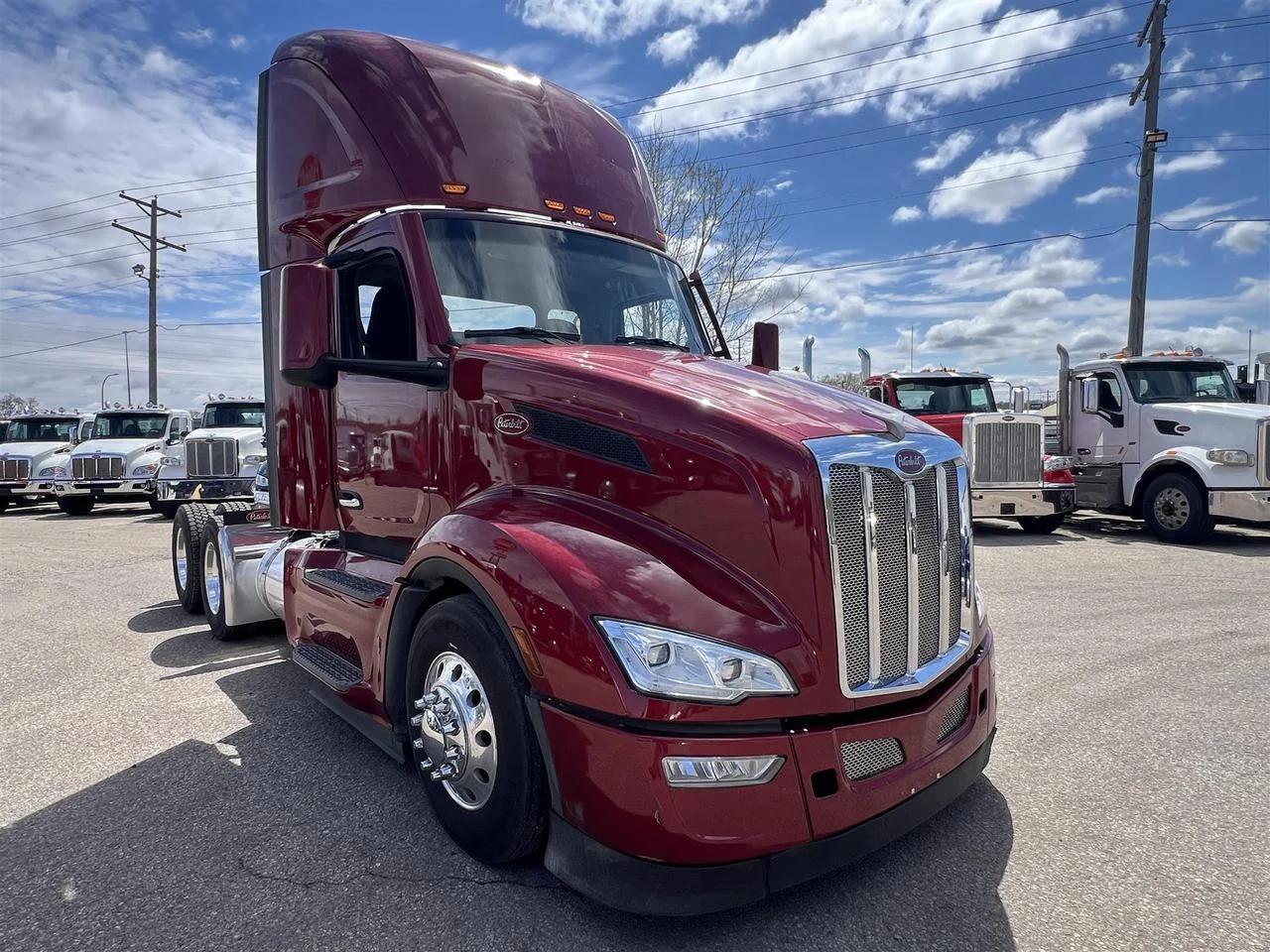 2022 Peterbilt 579 in Fargo, ND — photo 4