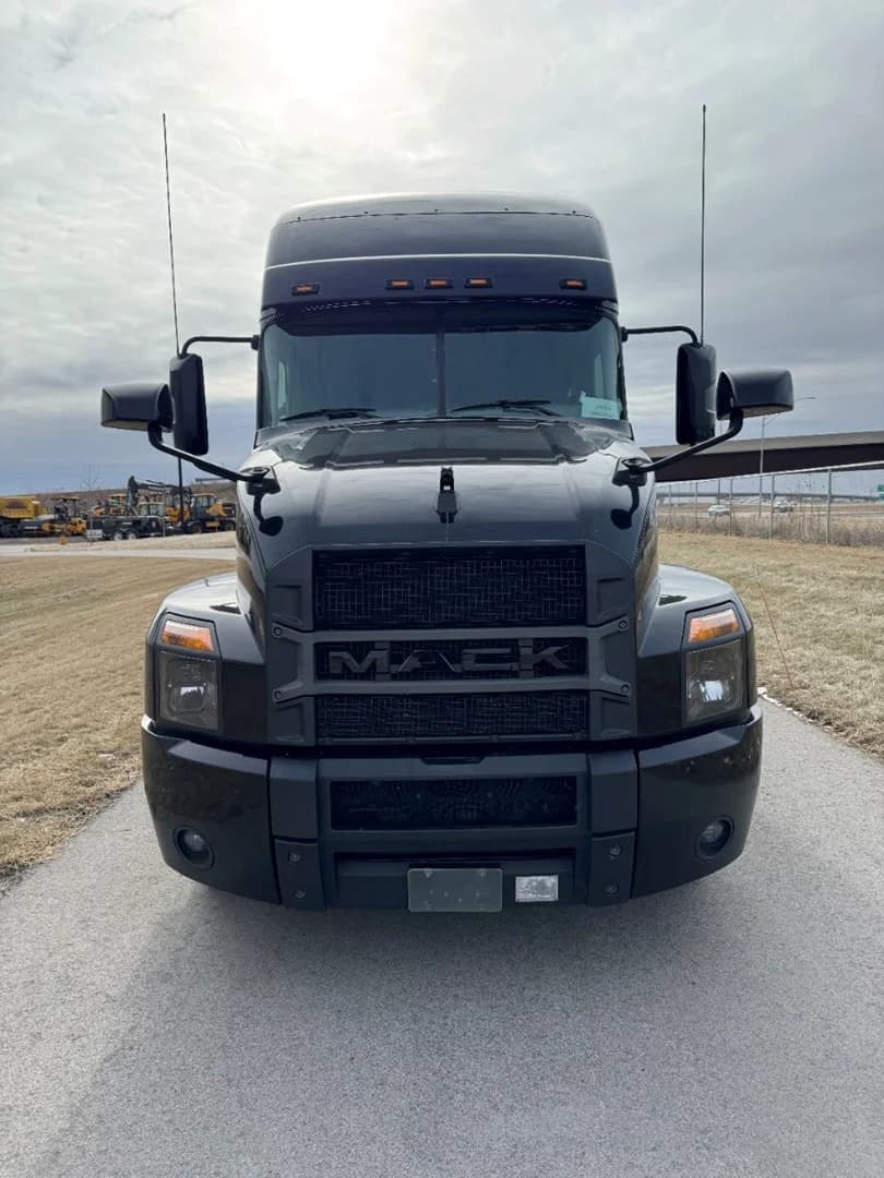 2023 Mack Anthem in Carroll, IA — photo 2