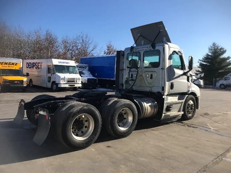 2020 Freightliner Cascadia in Norfolk, VA — photo 7