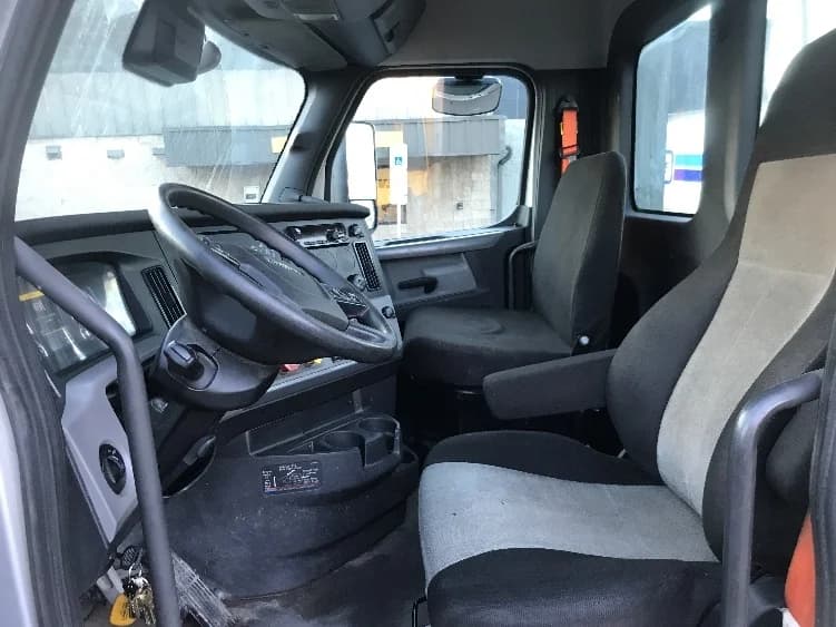 2020 Freightliner Cascadia in Norfolk, VA — photo 10