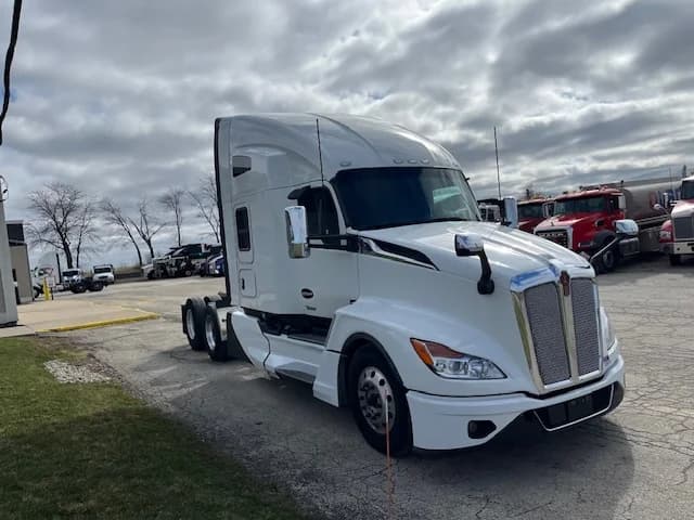 2022 Kenworth T680 in Grayslake, IL — photo 3