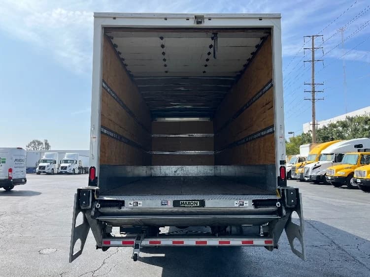2019 Freightliner M2 106 in Fontana, CA — photo 8