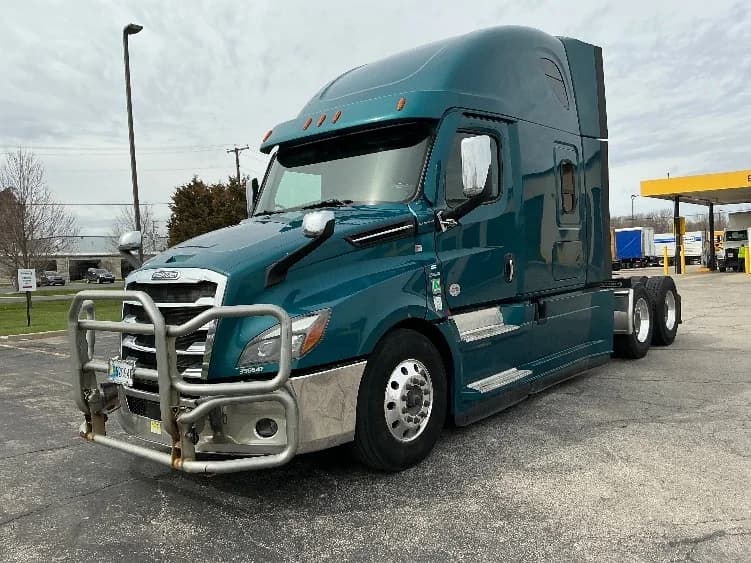 2021 Freightliner Cascadia in Elkhart, IN — photo 3