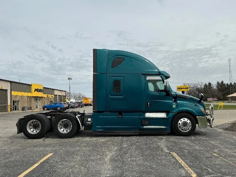 2021 Freightliner Cascadia in Elkhart, IN — photo 8