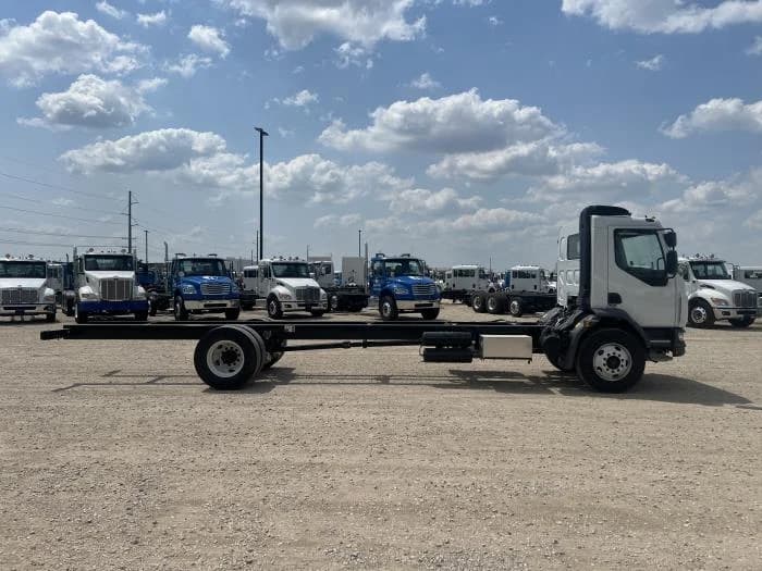 2025 Peterbilt 220EV — photo 5