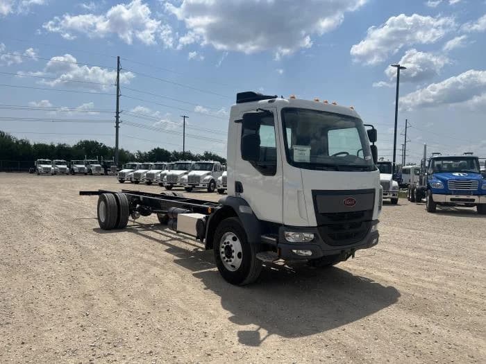2025 Peterbilt 220EV — photo 4