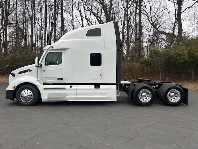 2023 Peterbilt 579 in Charlotte, NC — photo 6