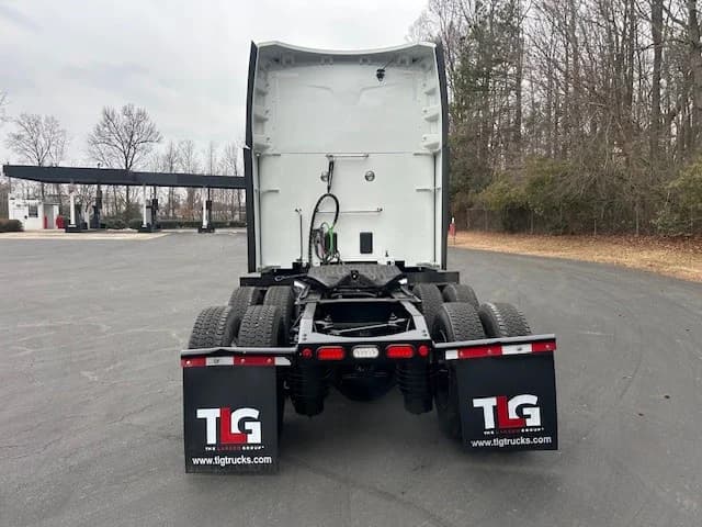 2023 Peterbilt 579 in Charlotte, NC — photo 5