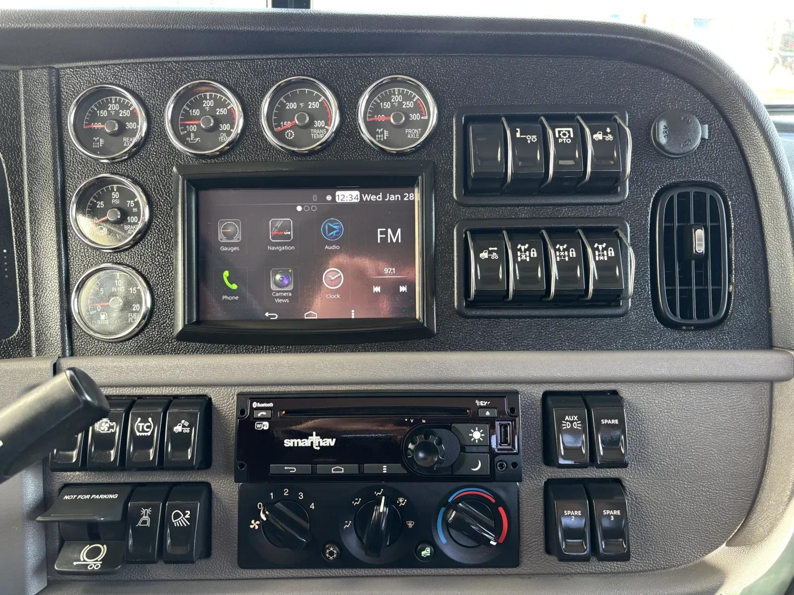 2023 Peterbilt 389 in Hutchins, TX — photo 18