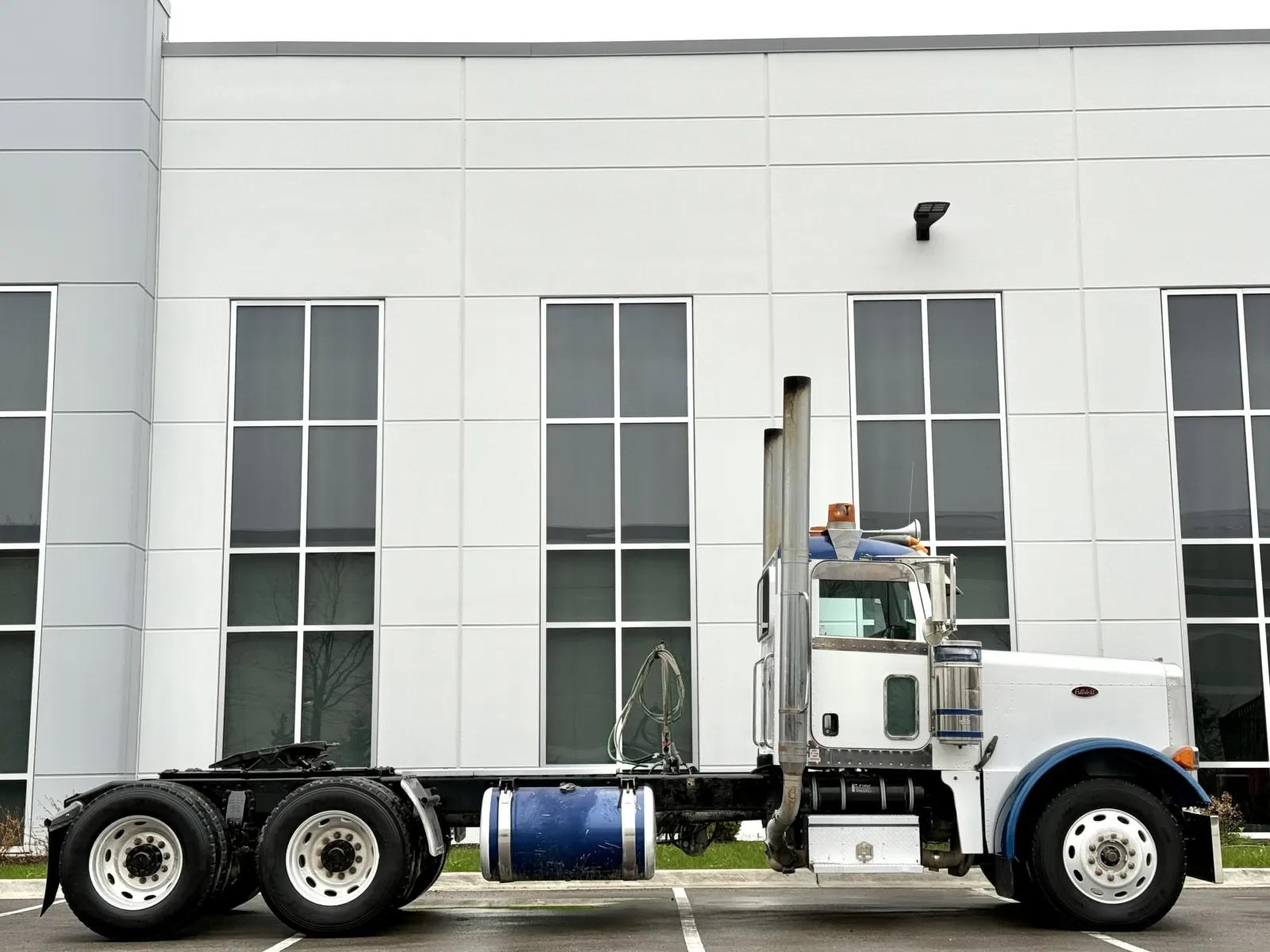 2007 Peterbilt 379 in New Lenox, IL — photo 3
