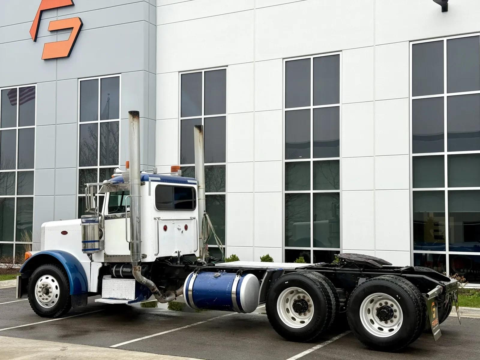 2007 Peterbilt 379 in New Lenox, IL — photo 6