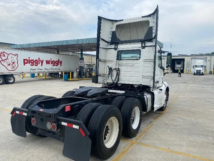 2020 Volvo VNL 300 in Bessemer, AL — photo 7