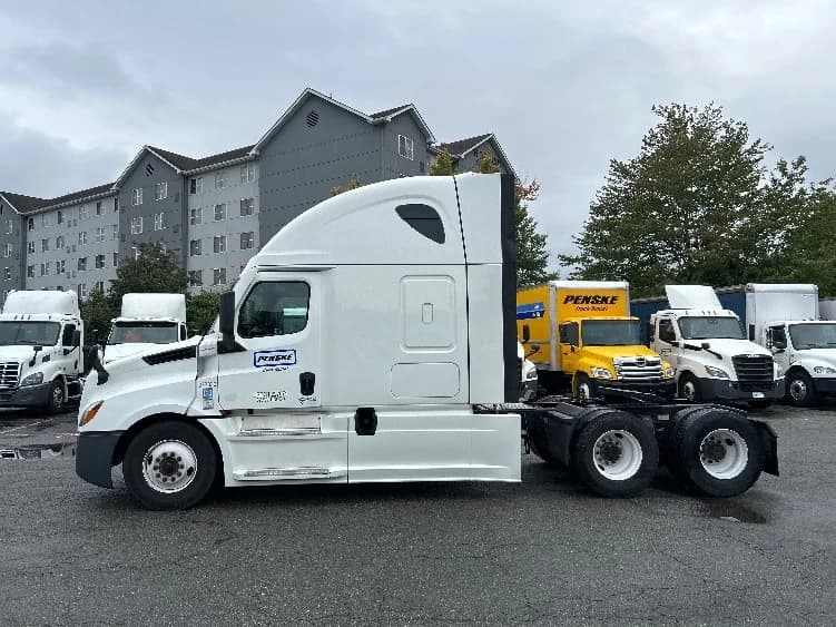 2020 Freightliner Cascadia in Chester, VA — photo 4
