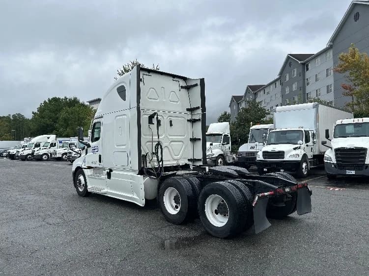 2020 Freightliner Cascadia in Chester, VA — photo 5