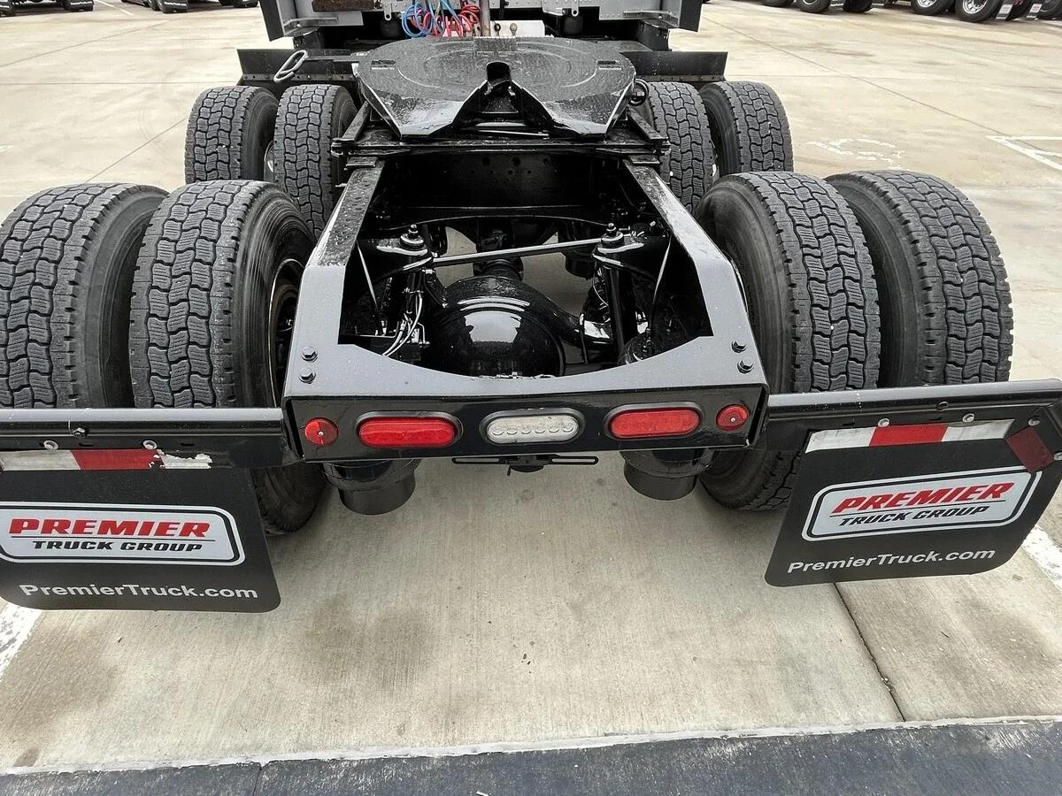 2023 Peterbilt 579 in Kansas City, MO — photo 5