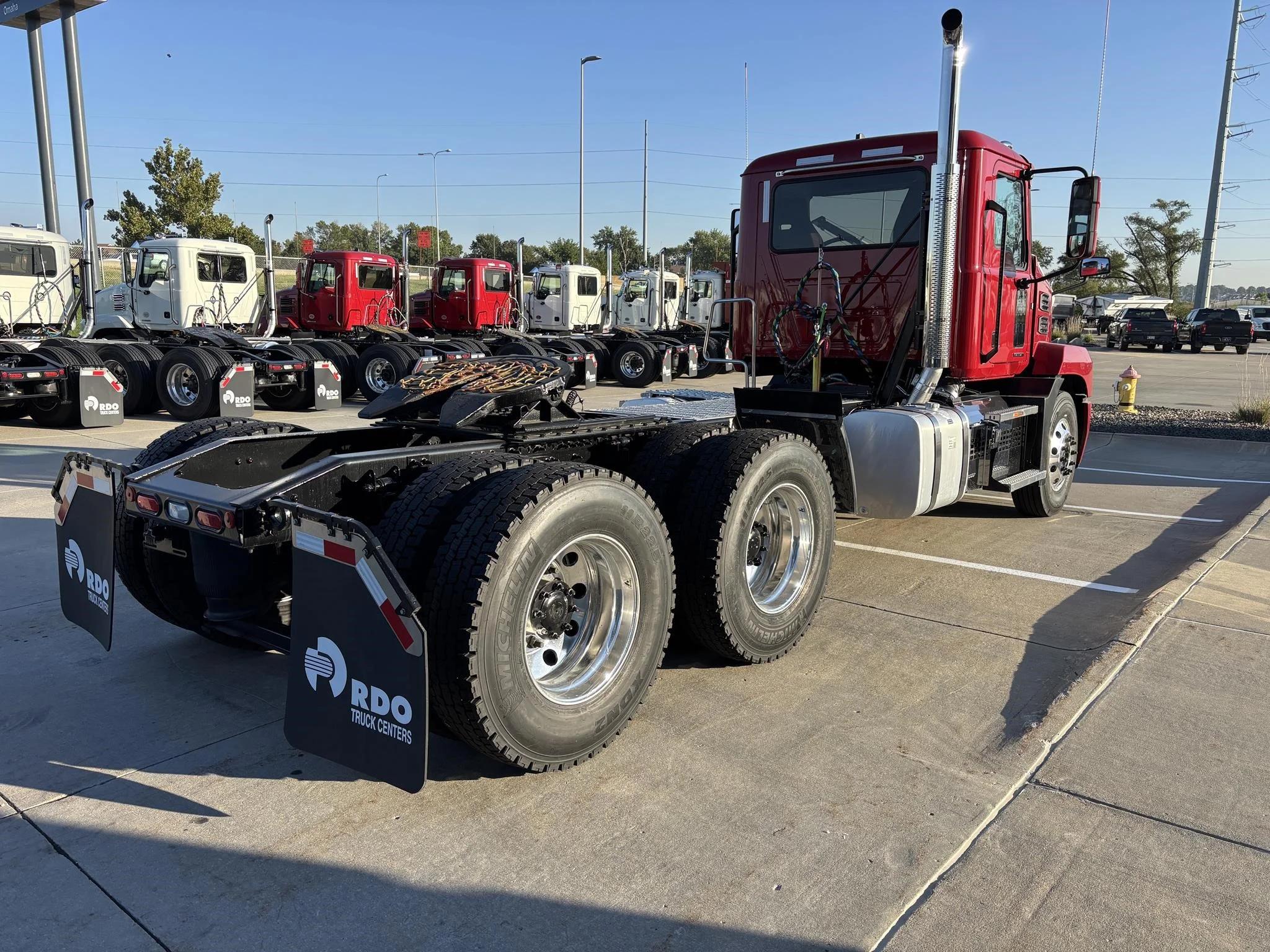 2026 Mack Anthem — photo 4