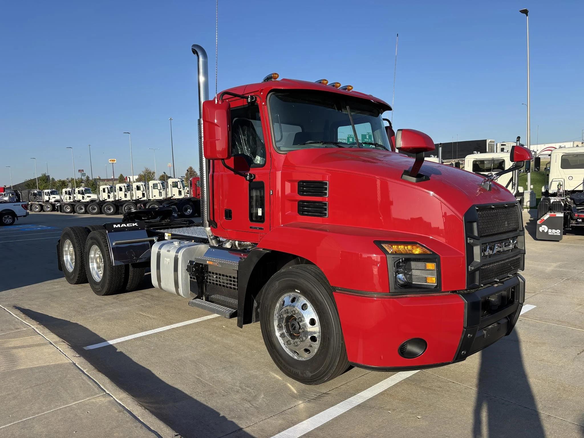 2026 Mack Anthem — photo 6
