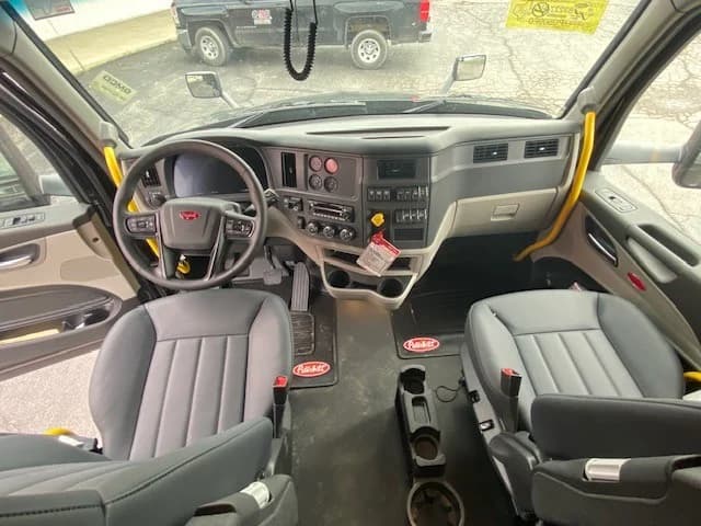 2027 Peterbilt 579 in Lima, OH — photo 10