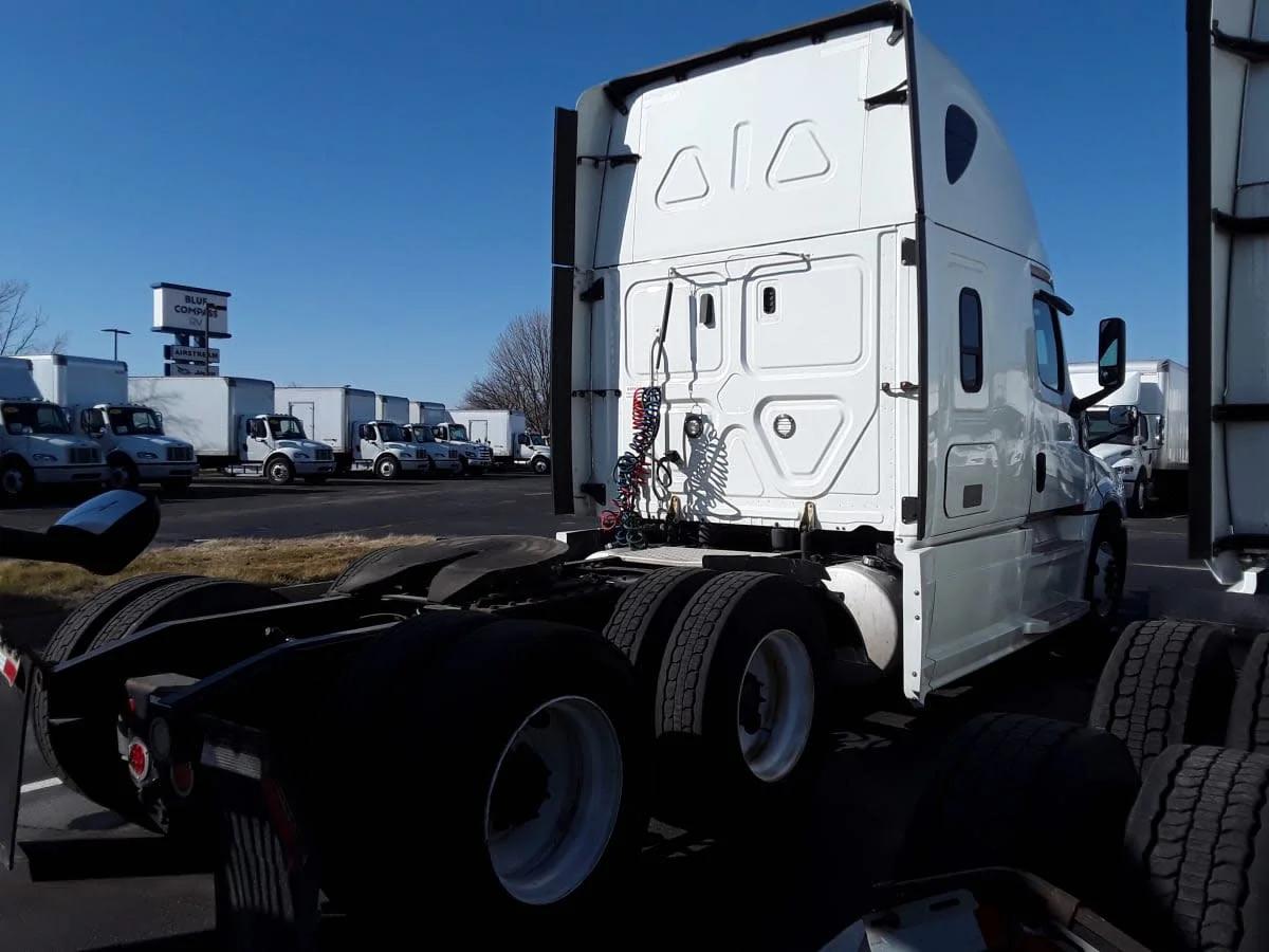 2019 Freightliner Cascadia in Altoona, IA — photo 4