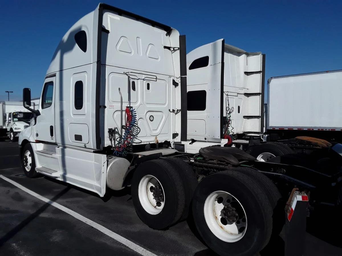 2019 Freightliner Cascadia in Altoona, IA — photo 6