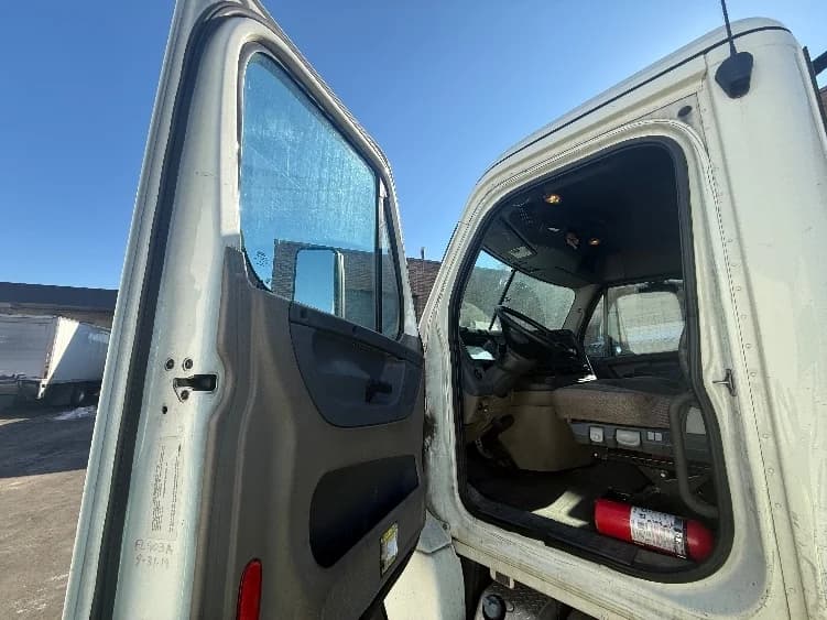 2019 Freightliner Cascadia in Jessup, MD — photo 9