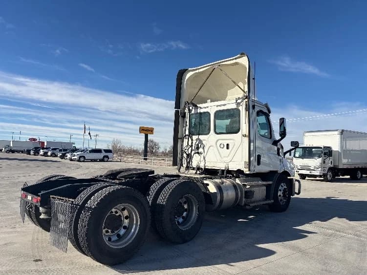 2021 Freightliner Cascadia in Aurora, CO — photo 7