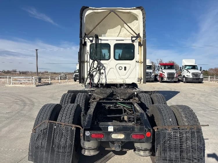 2021 Freightliner Cascadia in Aurora, CO — photo 6