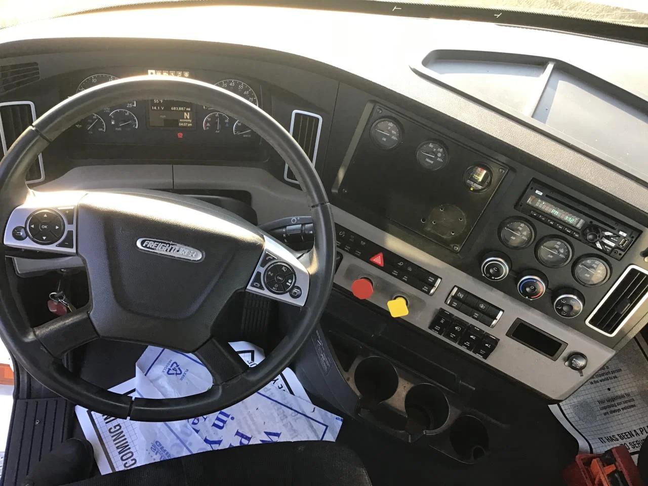 2018 Freightliner Cascadia in Spokane, WA — photo 7