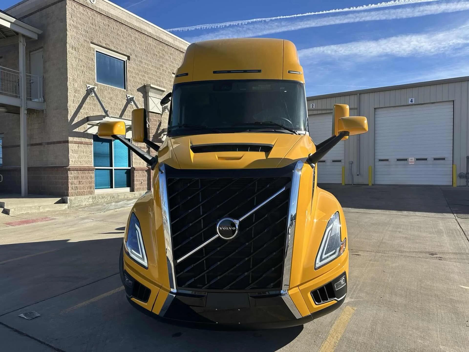 2026 Volvo VNL 860 in Commerce City, CO — photo 5