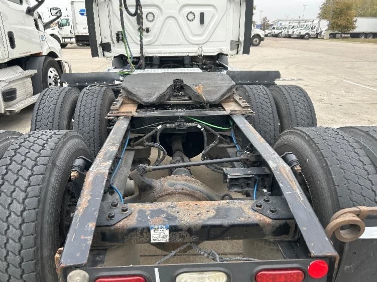 2021 Freightliner Cascadia in Arlington, TX — photo 6