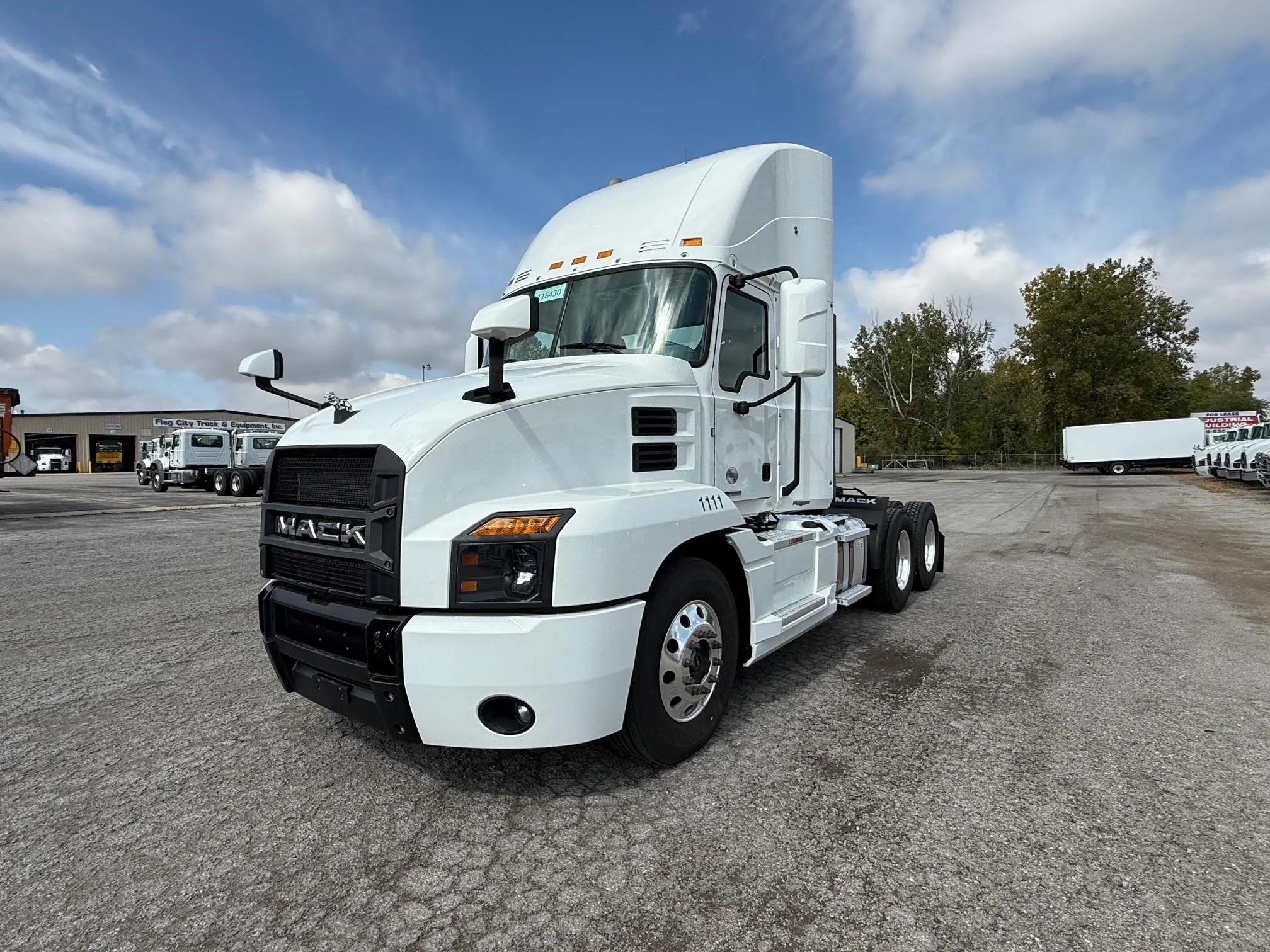 2021 Mack Anthem — photo 3