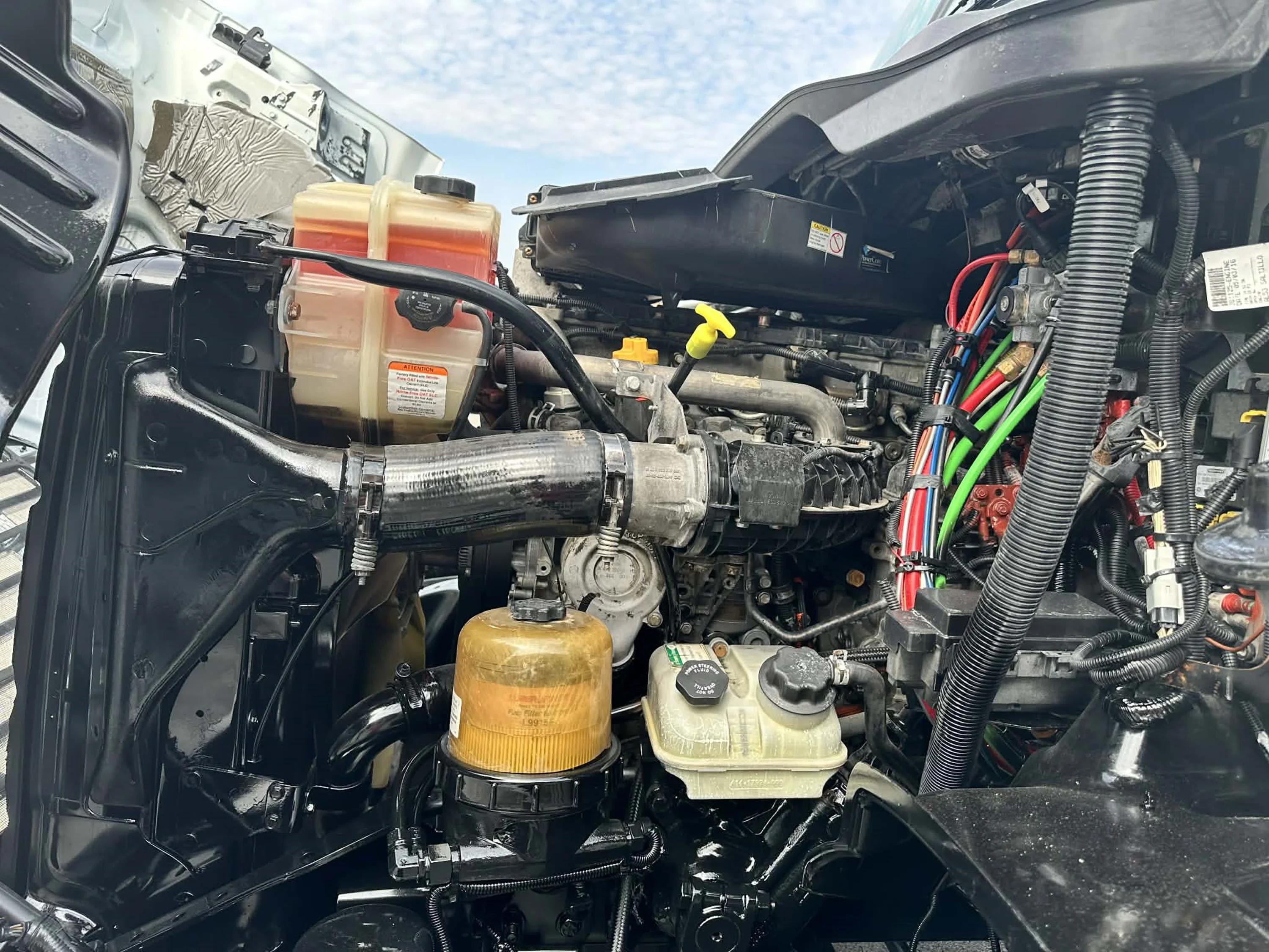 2017 Freightliner Cascadia — photo 7