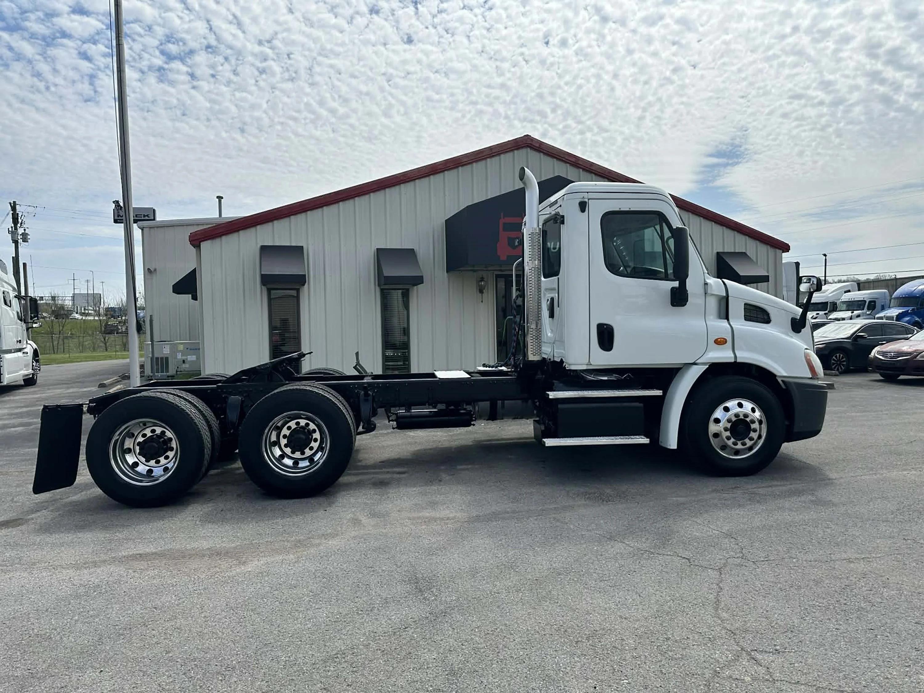 2017 Freightliner Cascadia — photo 6