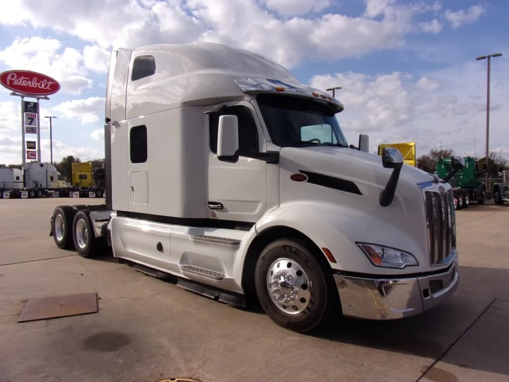 2023 Peterbilt 579 in Fort Smith, AR — photo 3