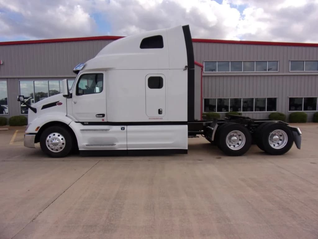 2023 Peterbilt 579 in Fort Smith, AR — photo 11