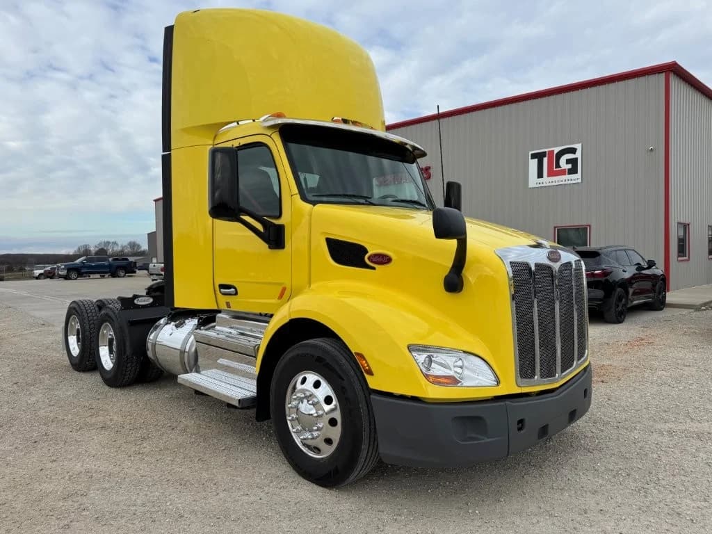 2021 Peterbilt 579 in Springfield, MO — photo 3