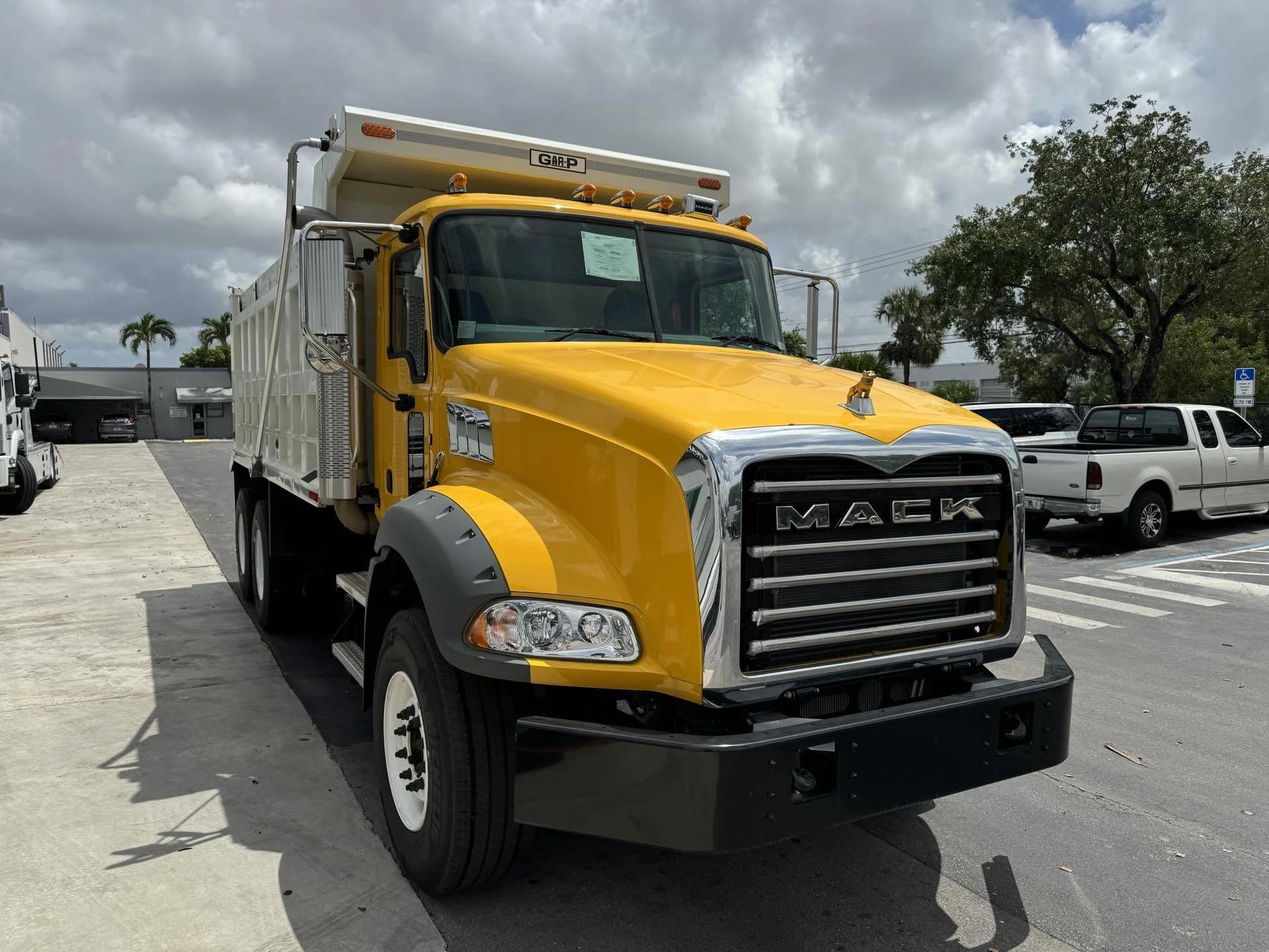 2023 Mack Granite in Miami, FL — photo 11