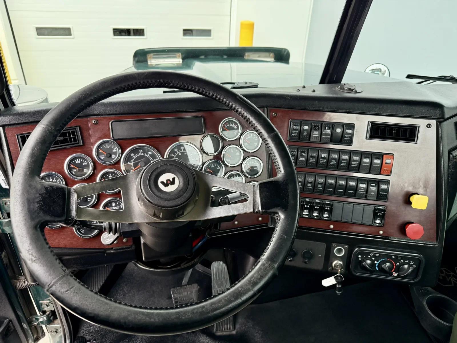 2021 Western Star 4900 in New Lenox, IL — photo 16