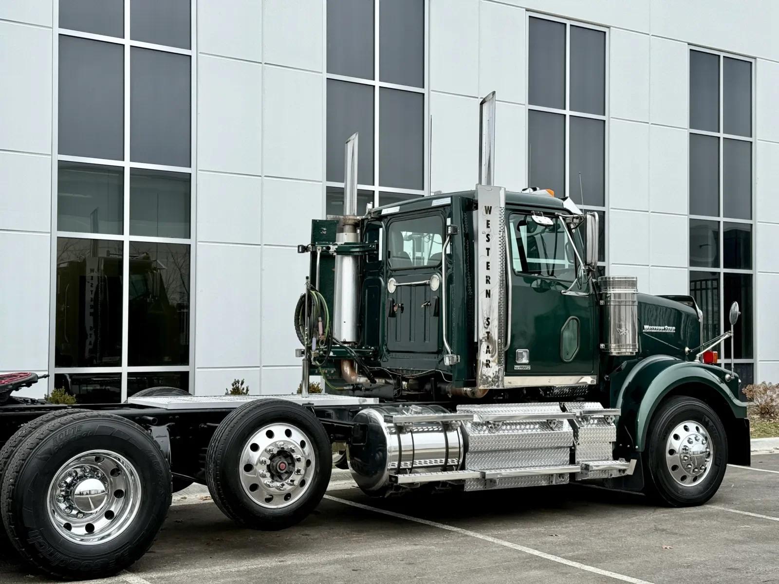 2021 Western Star 4900 in New Lenox, IL — photo 7