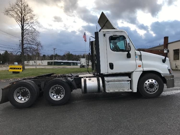 2020 Freightliner Cascadia in Londonderry, NH — photo 8