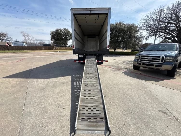 2019 Hino 268 in Garland, TX — photo 9