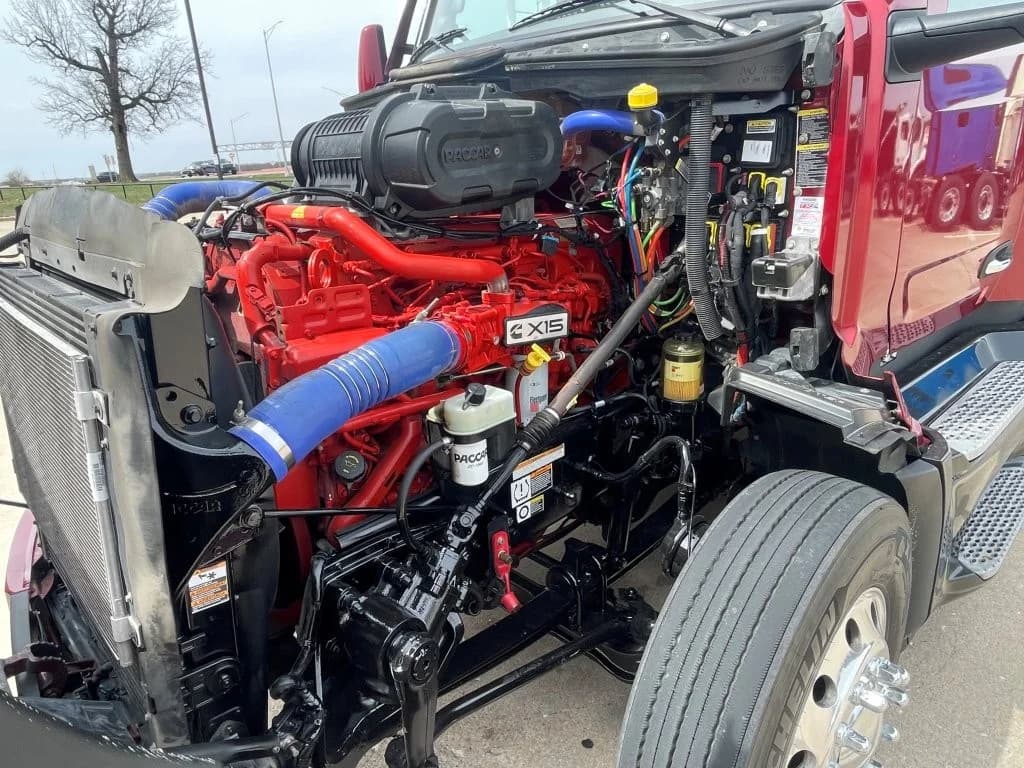 2023 Peterbilt 579 in Springfield, MO — photo 9